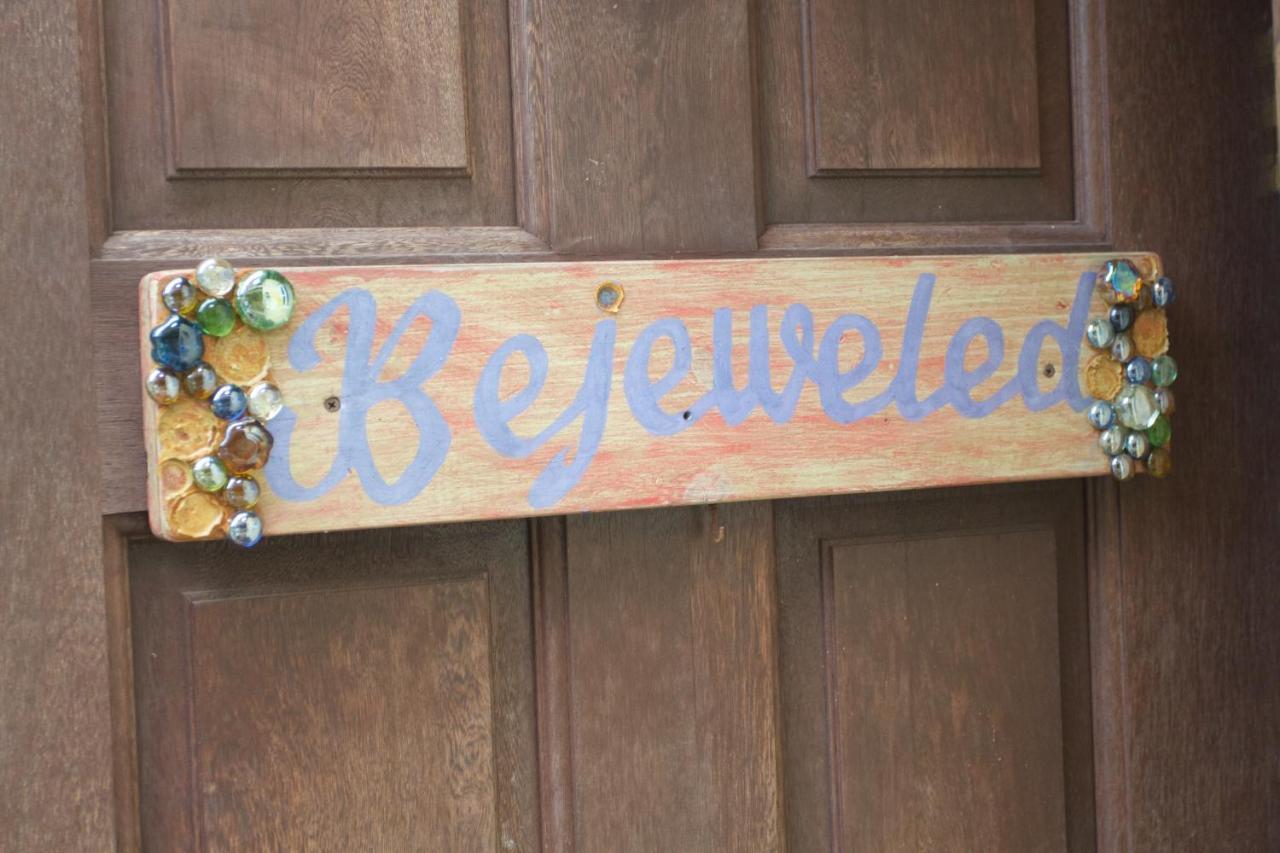 One32 Guesthouse Bejeweled Kingston Exteriér fotografie